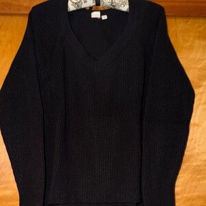 Gap V-Neck Sweater
Size XL